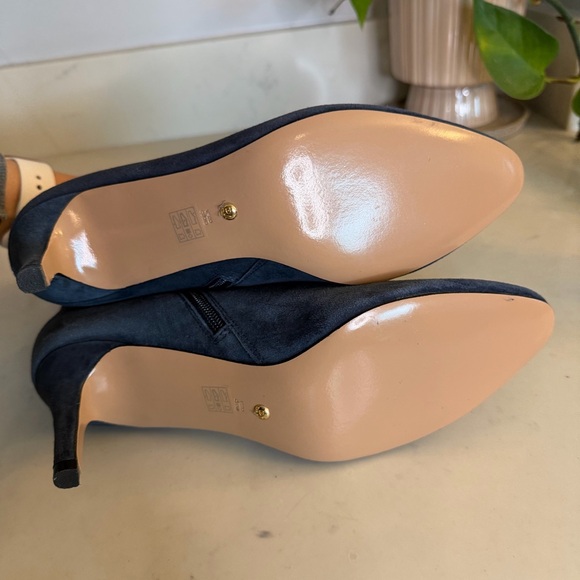 Pelle Moda Yilo Scalloped Bootie - Picture 7 of 7